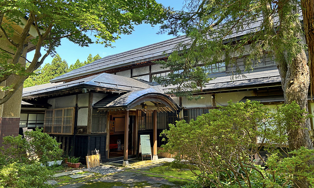 旧地主屋敷群と黒塀